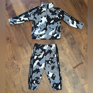 Adidas unisex boy, girl toddler 2 two-piece camo outfit size 24 months youth